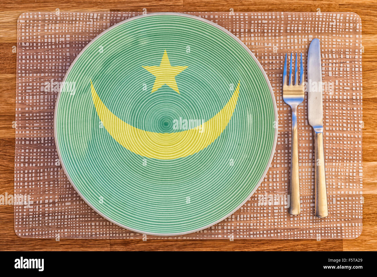 La cena la piastra con la bandiera della Mauritania su di esso per il vostro cibo internazionale e bere i concetti. Foto Stock