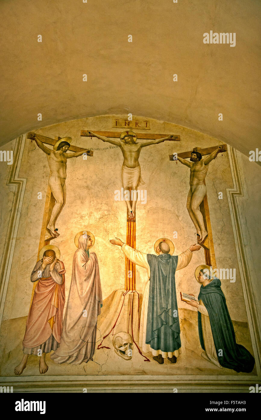 "Crocifissione" dal Beato Angelico Crocifissione con persone in lutto e i Santi Domenico e Tommaso d Aquino (cella 37) Convento di San Marco, Foto Stock
