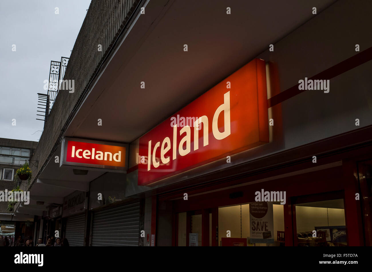 Islanda catena di supermercati cartello indicante il marchio aziendale. Islanda surgelati Foto Stock