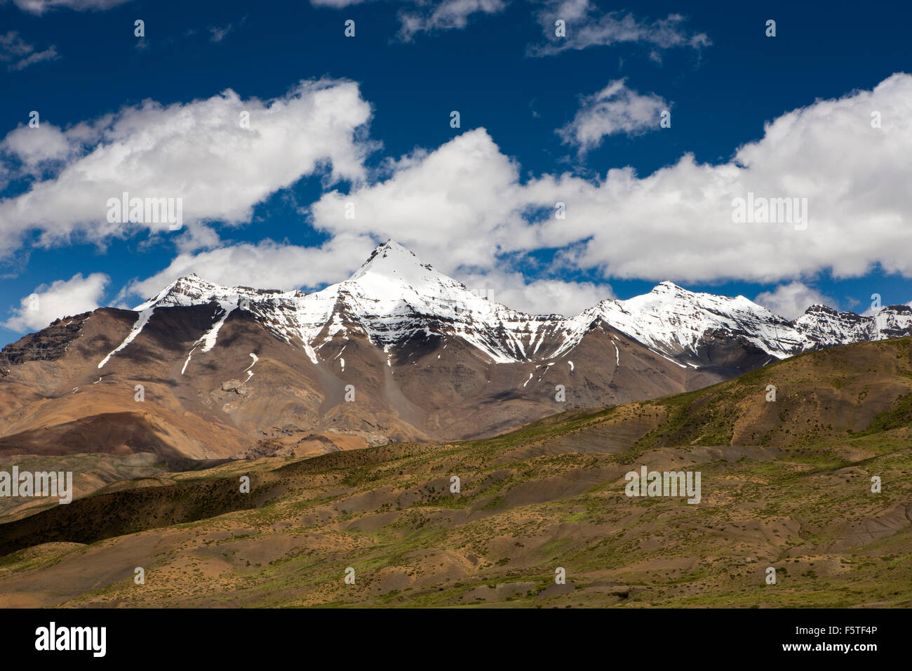 India, Himachal Pradesh, Spiti, Langza, neve rivestiti montagne Foto Stock