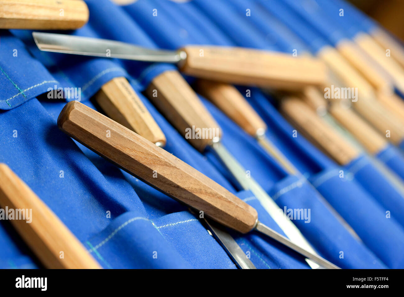 Kit di strumenti in legno in un laboratorio di falegnameria Foto Stock