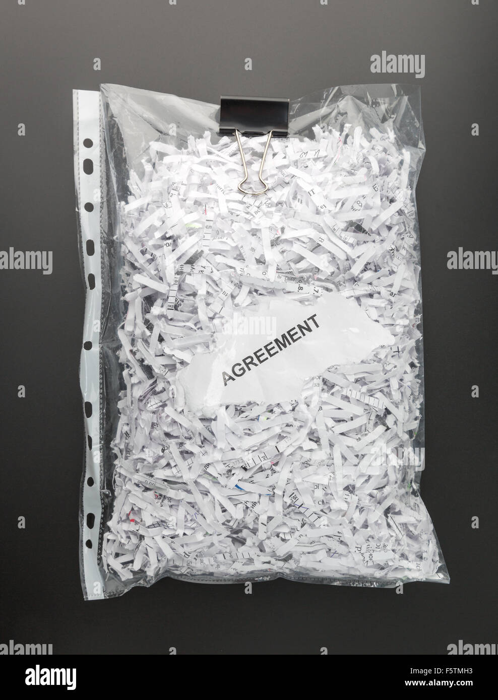 Shredded paper di accordo all'interno del file Foto Stock