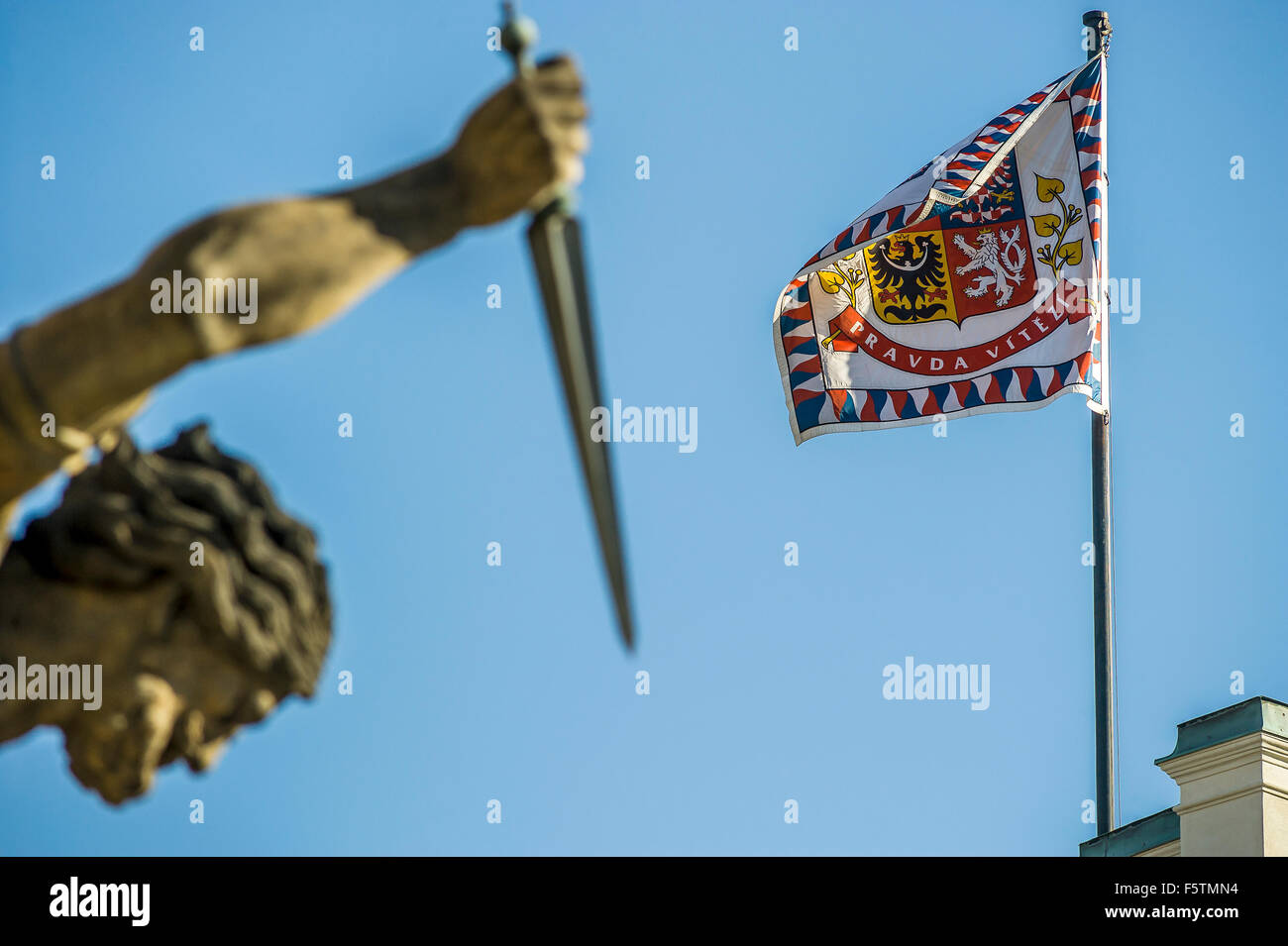 Bandiera del presidente della Repubblica ceca sul Castello di Praga Foto Stock