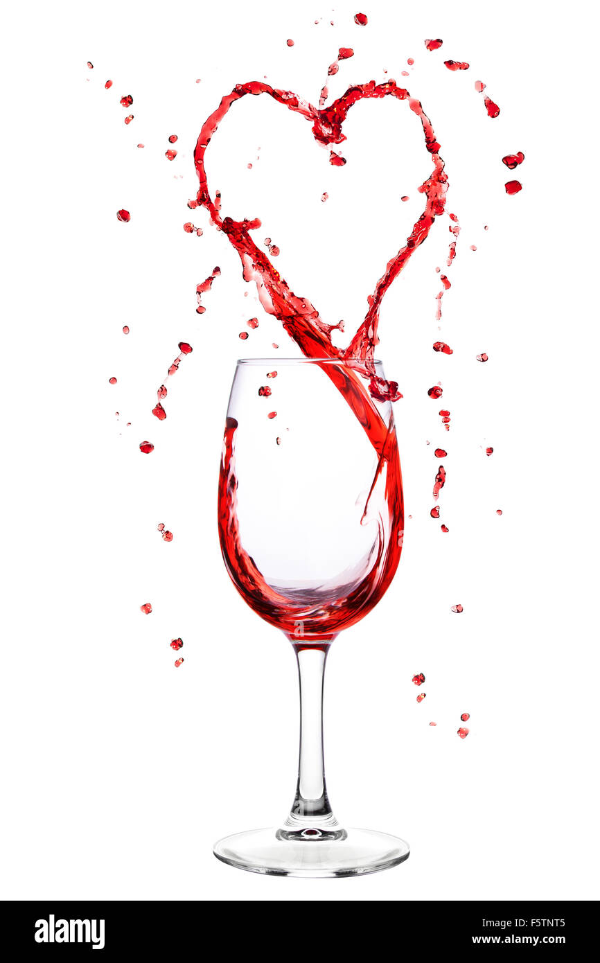 Vino rosso schizzi dalla wineglass in forma di cuore Foto Stock