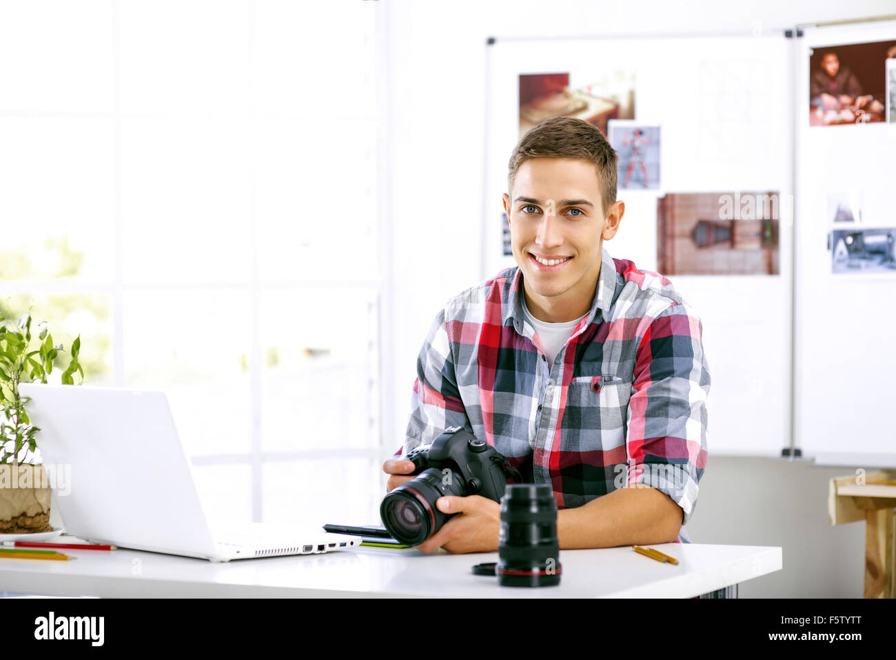 Concept per il fotografo professionista in office Foto Stock