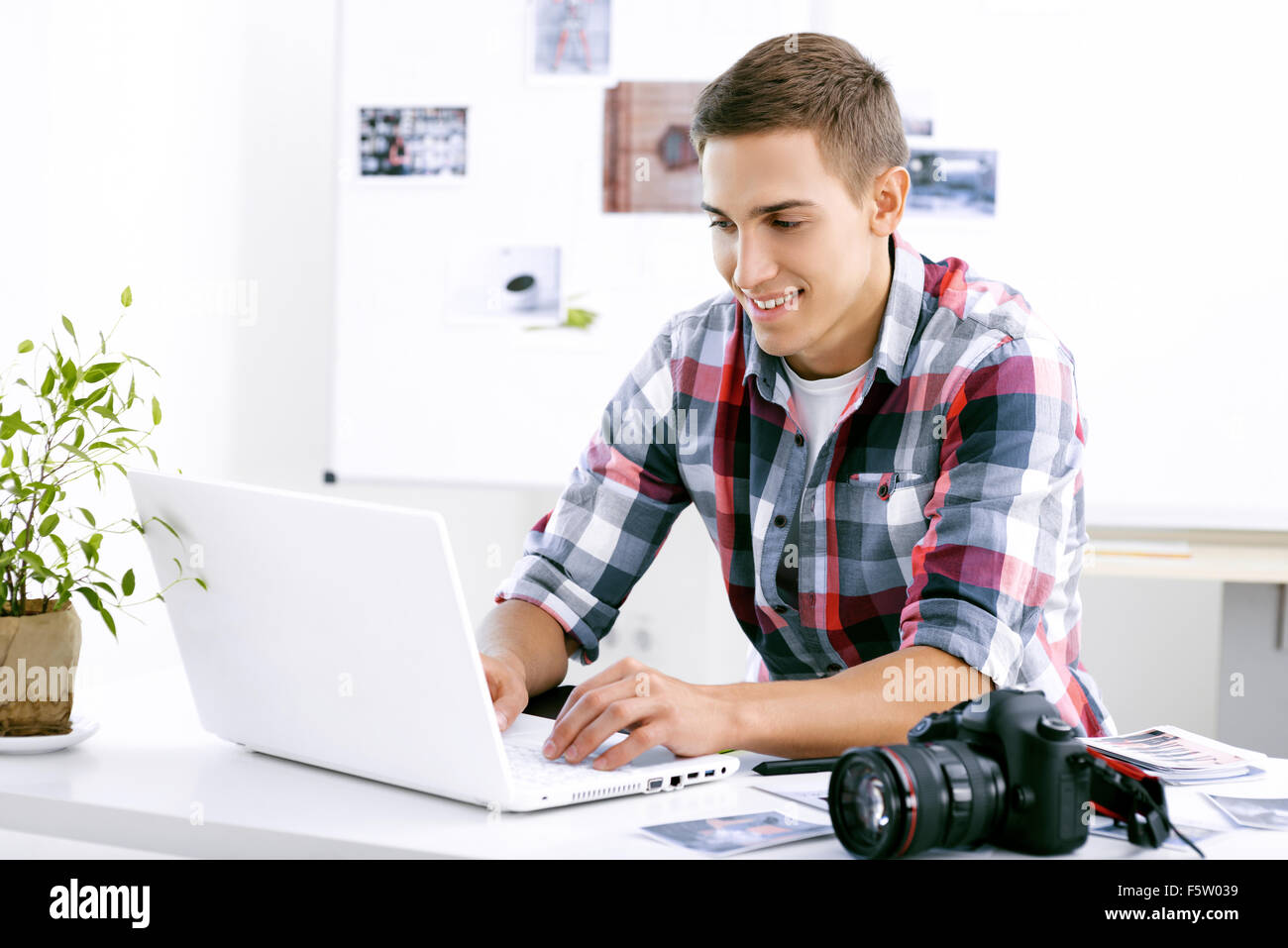 Concept per il fotografo professionista in office Foto Stock