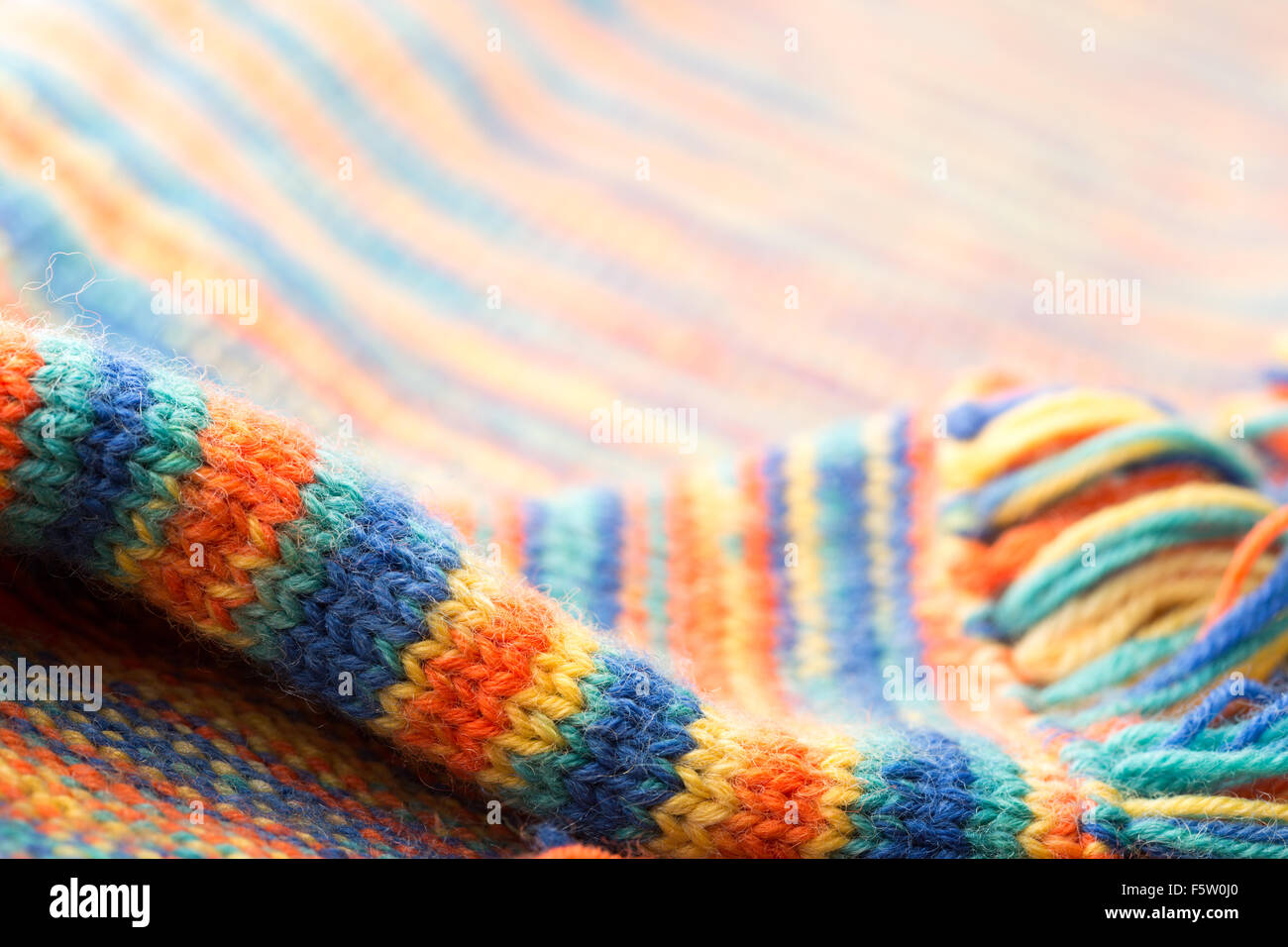 Maglia sciarpa multicolore con frange Foto Stock
