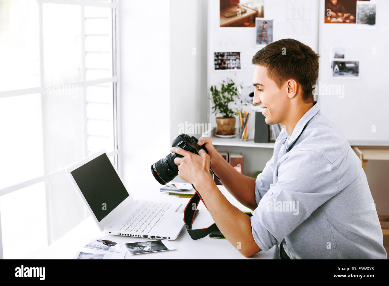 Concept per il fotografo professionista in office Foto Stock
