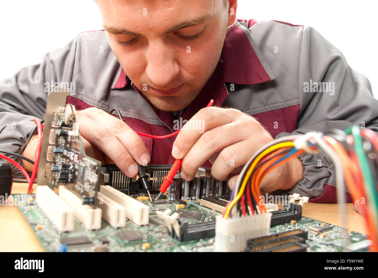Computer Support Engineer. Isolato su bianco Foto Stock