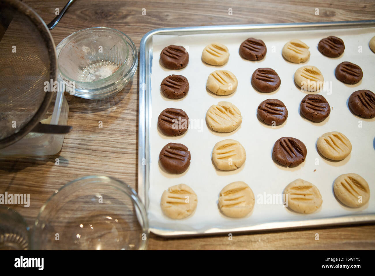 La preparazione di dolci Foto Stock