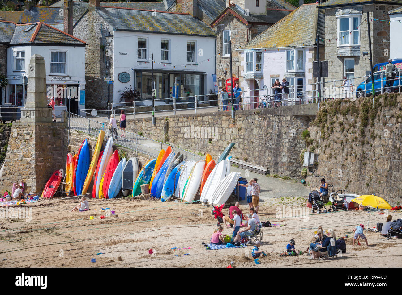 Piccola cittadina di mare di Mousehole, Cornwall Regno Unito Foto Stock