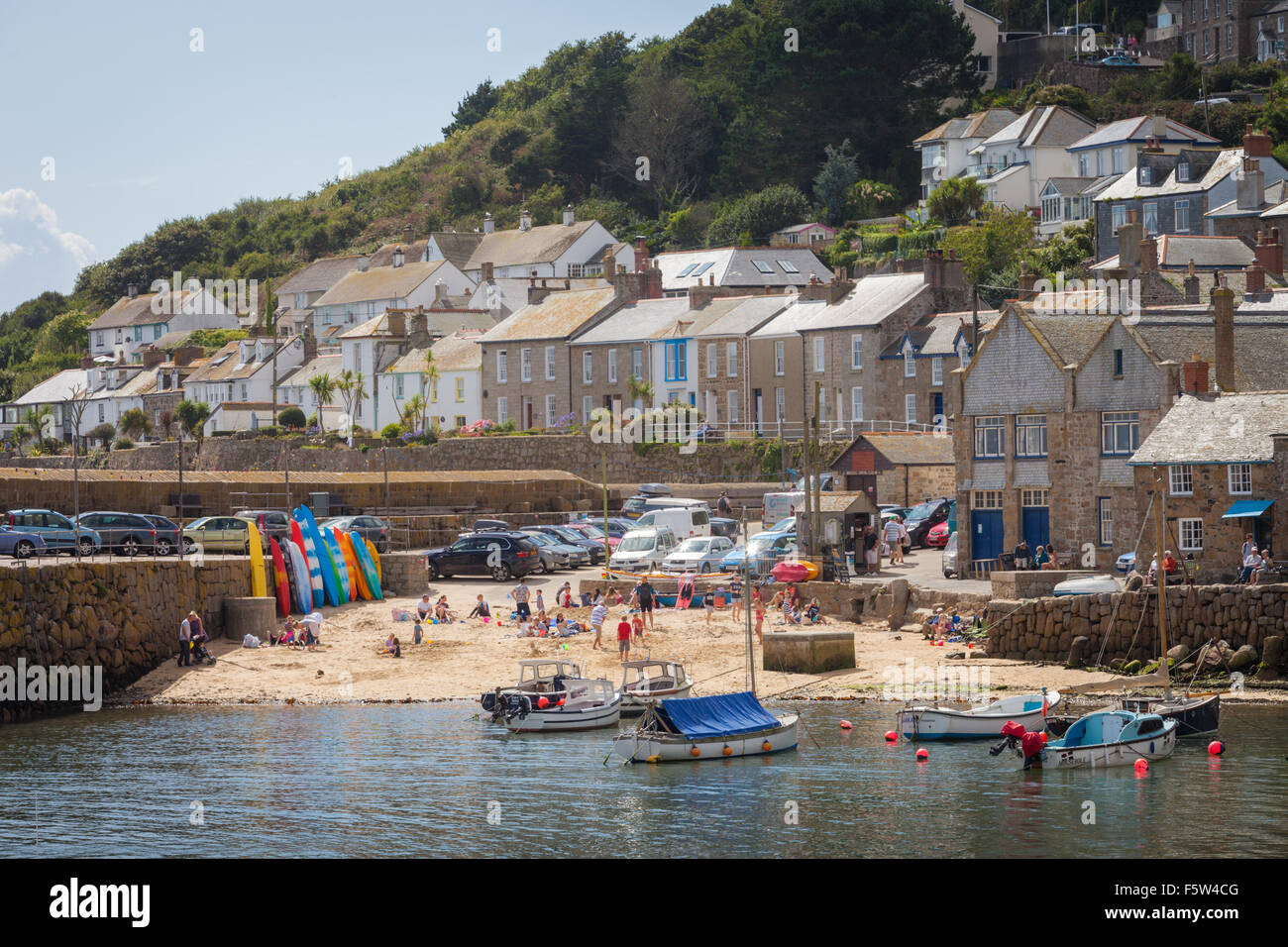 Piccola cittadina di mare di Mousehole, Cornwall Regno Unito Foto Stock
