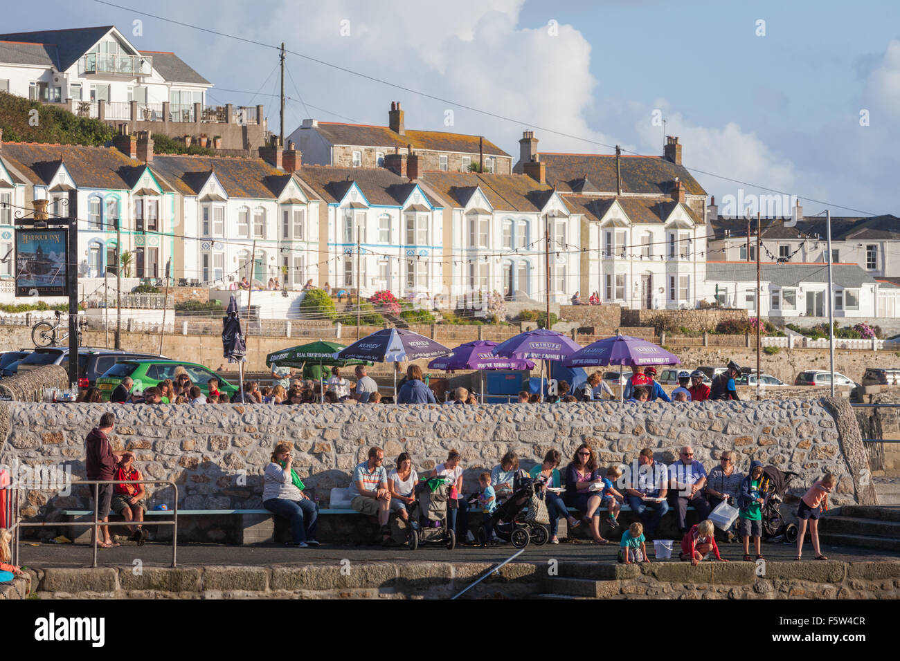 Il piccolo Cornish città costiera di Porthleven, REGNO UNITO Foto Stock