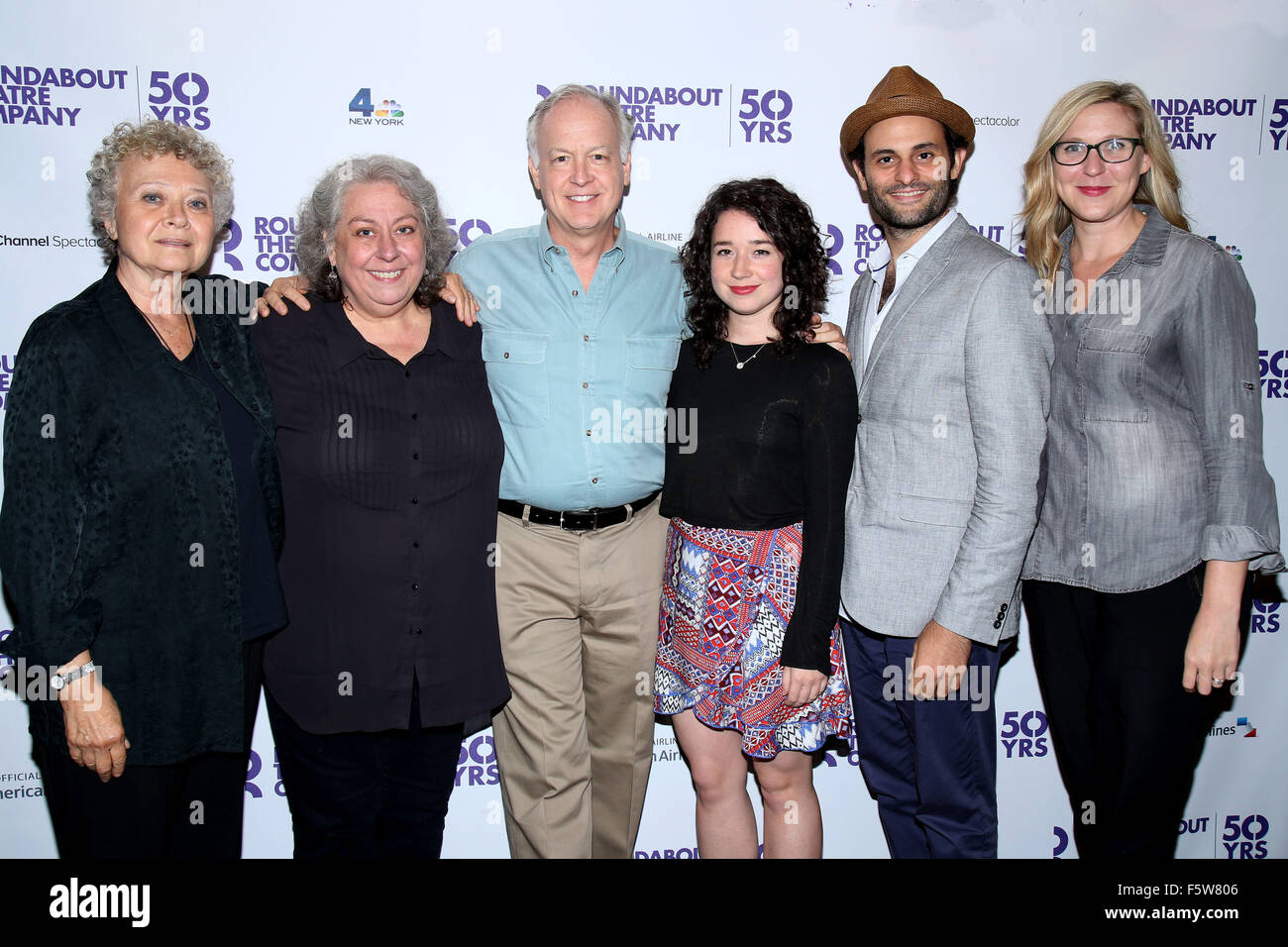 Roundabout Theatre Company il cinquantesimo anniversario di kick-off party tenuto presso la American Airlines Theatre - Arrivi. Dotato di: Lauren Klein, Jayne Houdyshell, Reed Birney, Sarah Steele, Arian Moayed, Cassie Beck dove: la città di New York, New York, Stati Uniti W Foto Stock