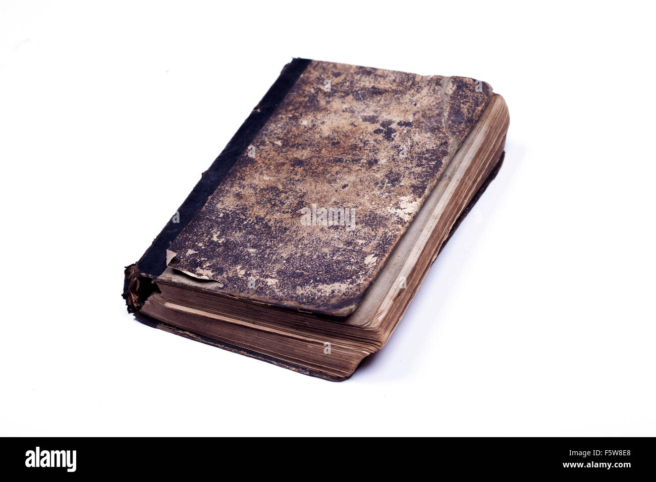 Vecchio vestito di stracci vintage prenota bloccare con catena isolato sfondo bianco Foto Stock