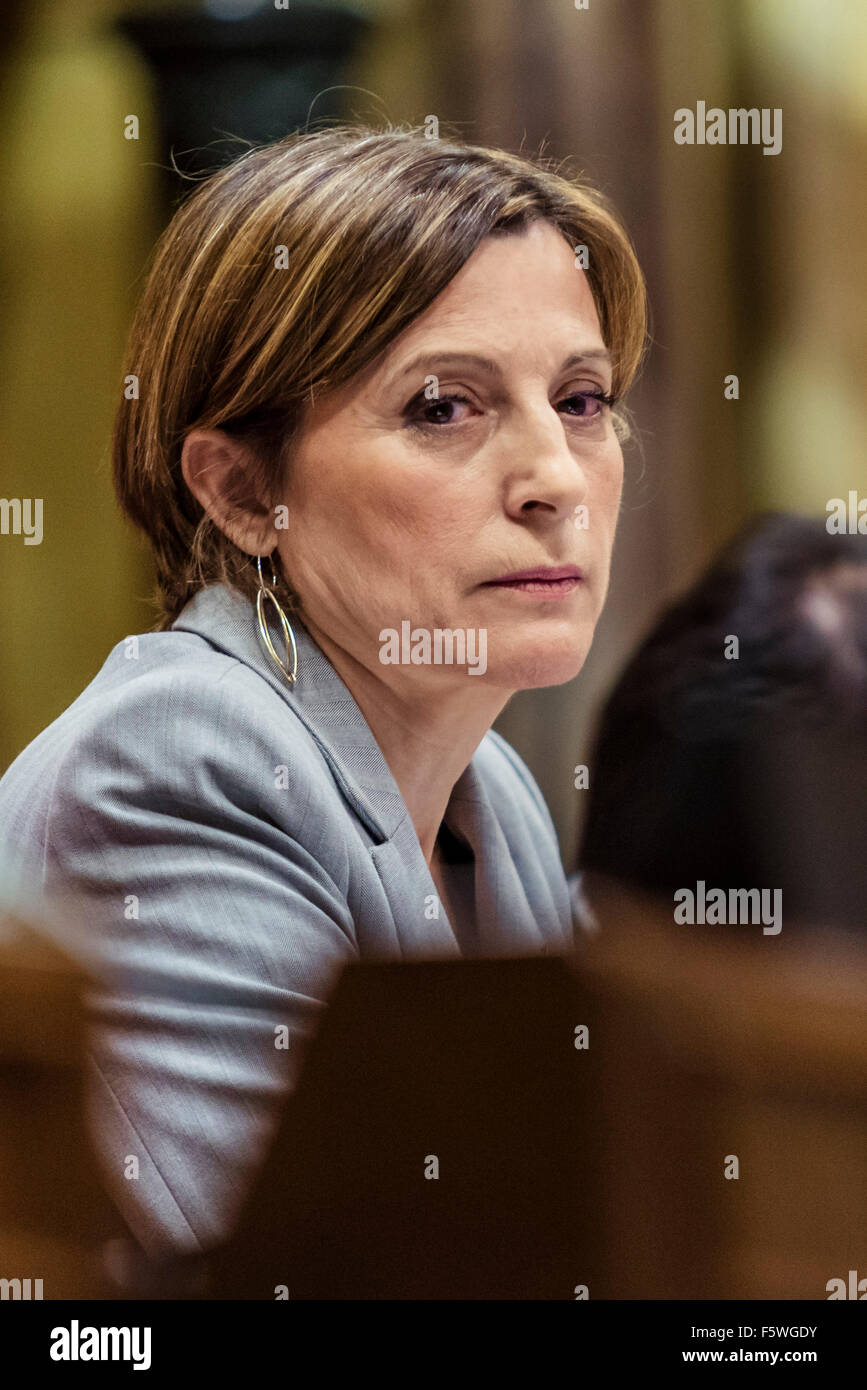 Novembre 09th, 2015. Barcellona, Spagna: CARME FORCADELL, nuovo presidente del parlamento catalano, durante la sessione plenaria di votare una risoluzione per avviare il processo di indipendenza del parlamento catalano. Credito: matthi/Alamy Live News Foto Stock