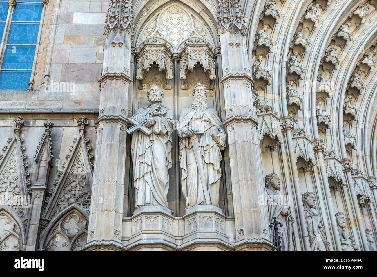 Portale principale della cattedrale gotica di Santa Croce e di Santa Eulalia chiamato la cattedrale di Barcellona, Barcellona, Spagna Foto Stock