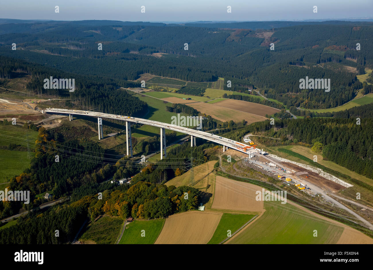 Viadotto Nuttlar, dopo il suo completamento nel 2016 sarà il ponte più alto nella Renania settentrionale-Vestfalia, ponte dell'autostrada A46 Foto Stock