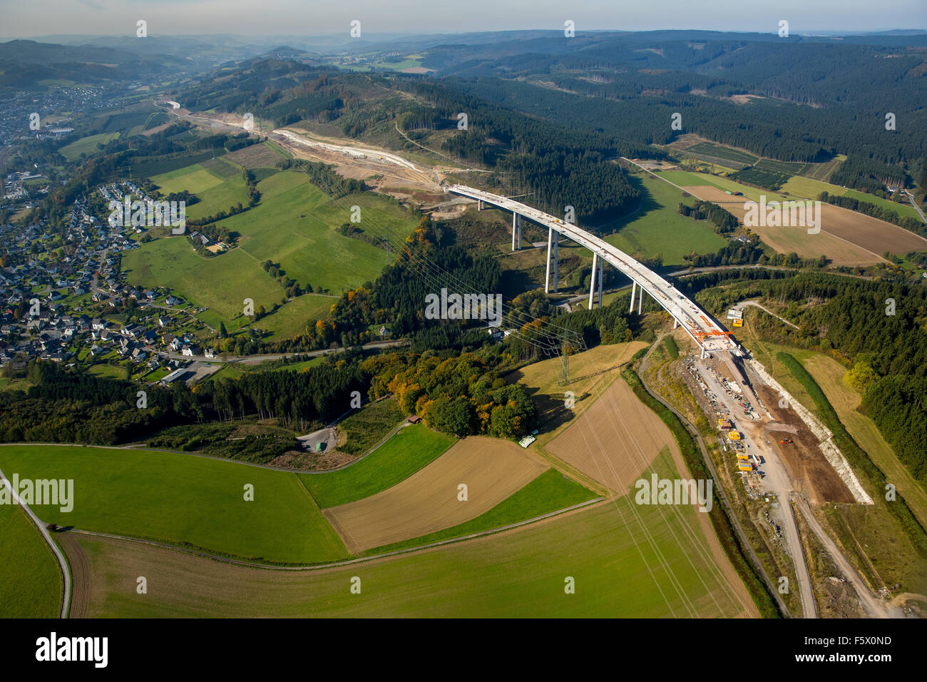 Viadotto Nuttlar, dopo il suo completamento nel 2016 sarà il ponte più alto nella Renania settentrionale-Vestfalia, ponte dell'autostrada A46 Foto Stock