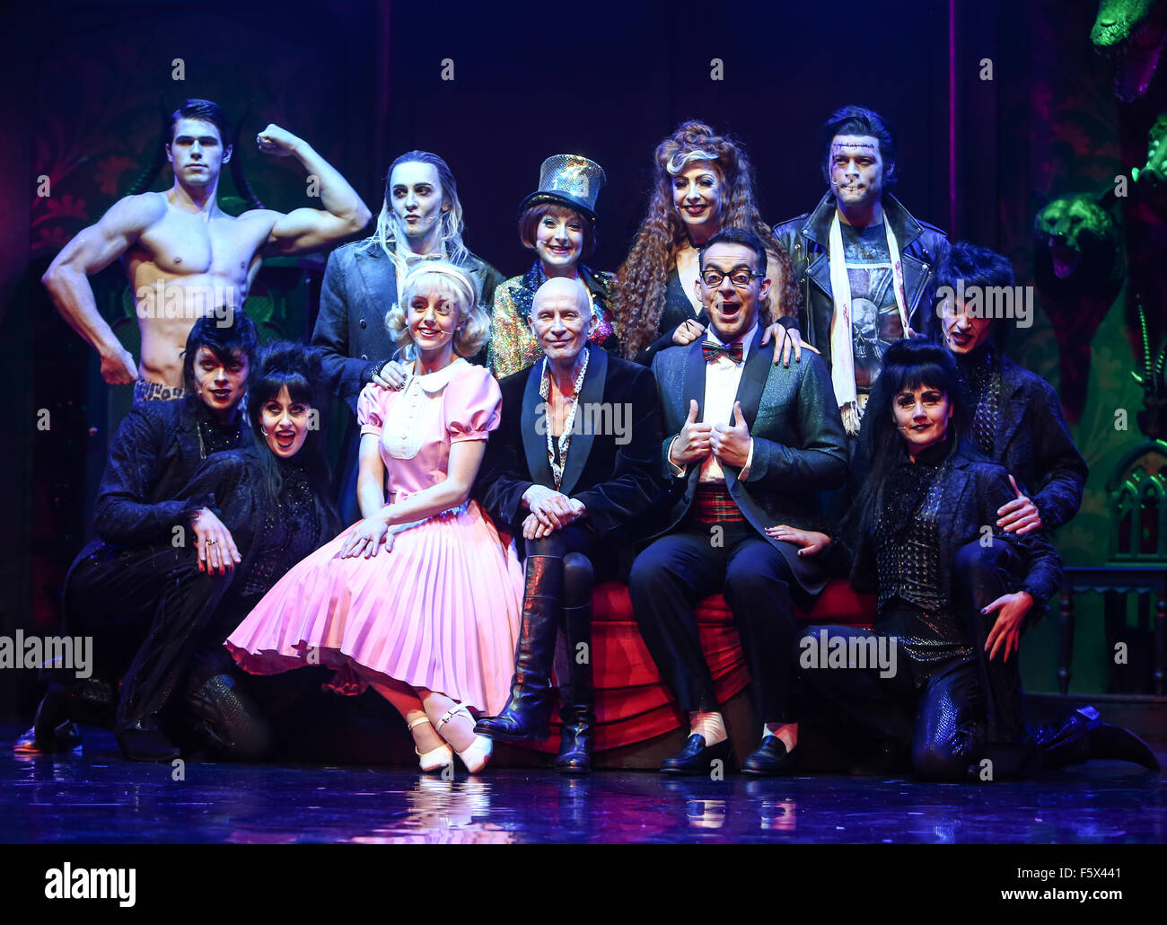 Photocall per la più recente produzione di Londra di 'The Rocky Horror Picture Show" con: Richard O'Brien, Andrew Ahern, Domenico Anderson, Ben Forster, Ben Kerr, cavalieri, Kristian Lavercombe, Richard Meeke, Haley Flaherty, Rachel Grundy, Sophie Linder Foto Stock