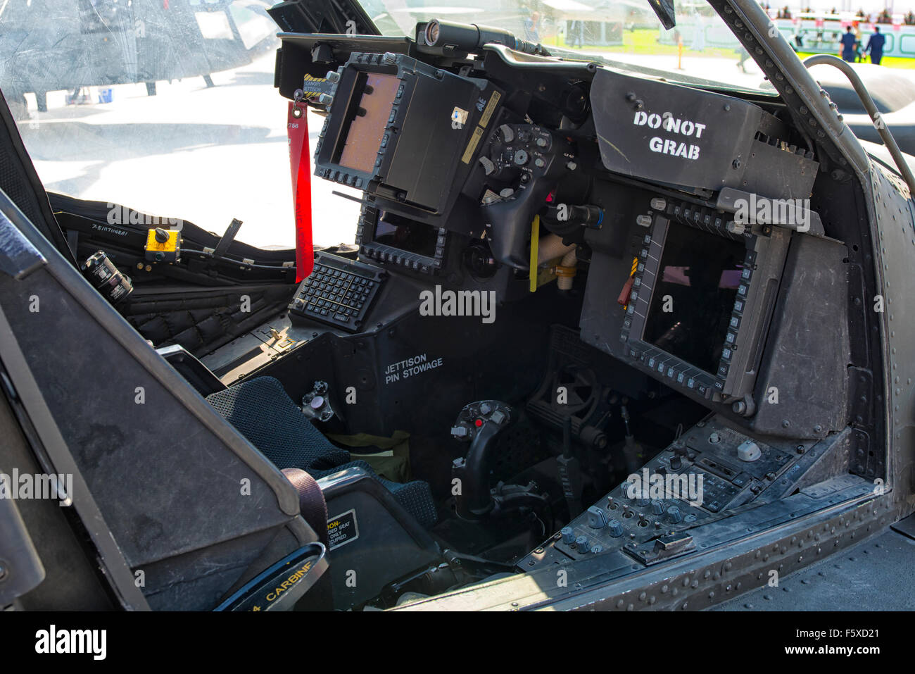AH-64 elicottero Apache Cockpit a Dubai Air Show 2015 a Dubai, Emirati arabi uniti Foto Stock
