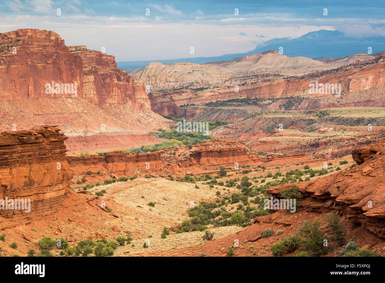 Maltempo raccolta sopra il Waterpocket Fold, Capitol Reef National Park nello Utah Foto Stock