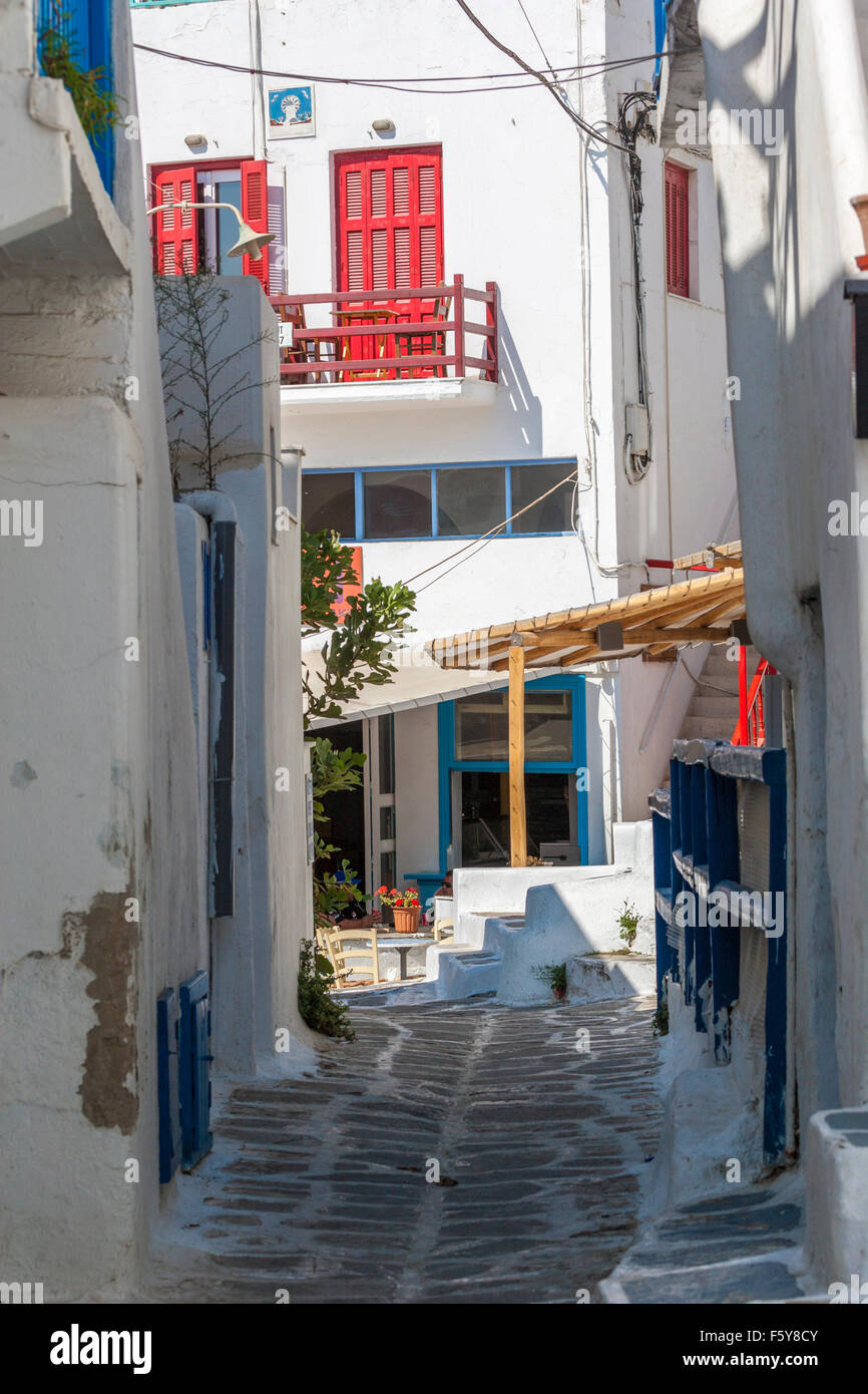 Strade strette a Mykonos, Grecia. Foto Stock