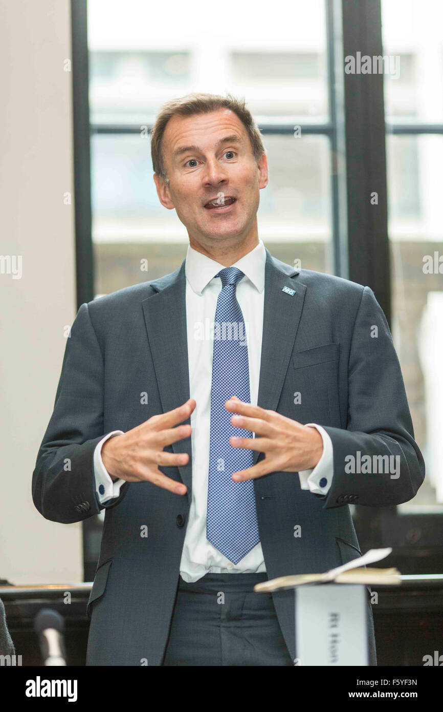 Jeremy Hunt MP presso il congresso del Partito Conservatore 2015. Fringe event - il NHS 25 Anno vista in avanti: la riforma e la tecnologia. Foto Stock