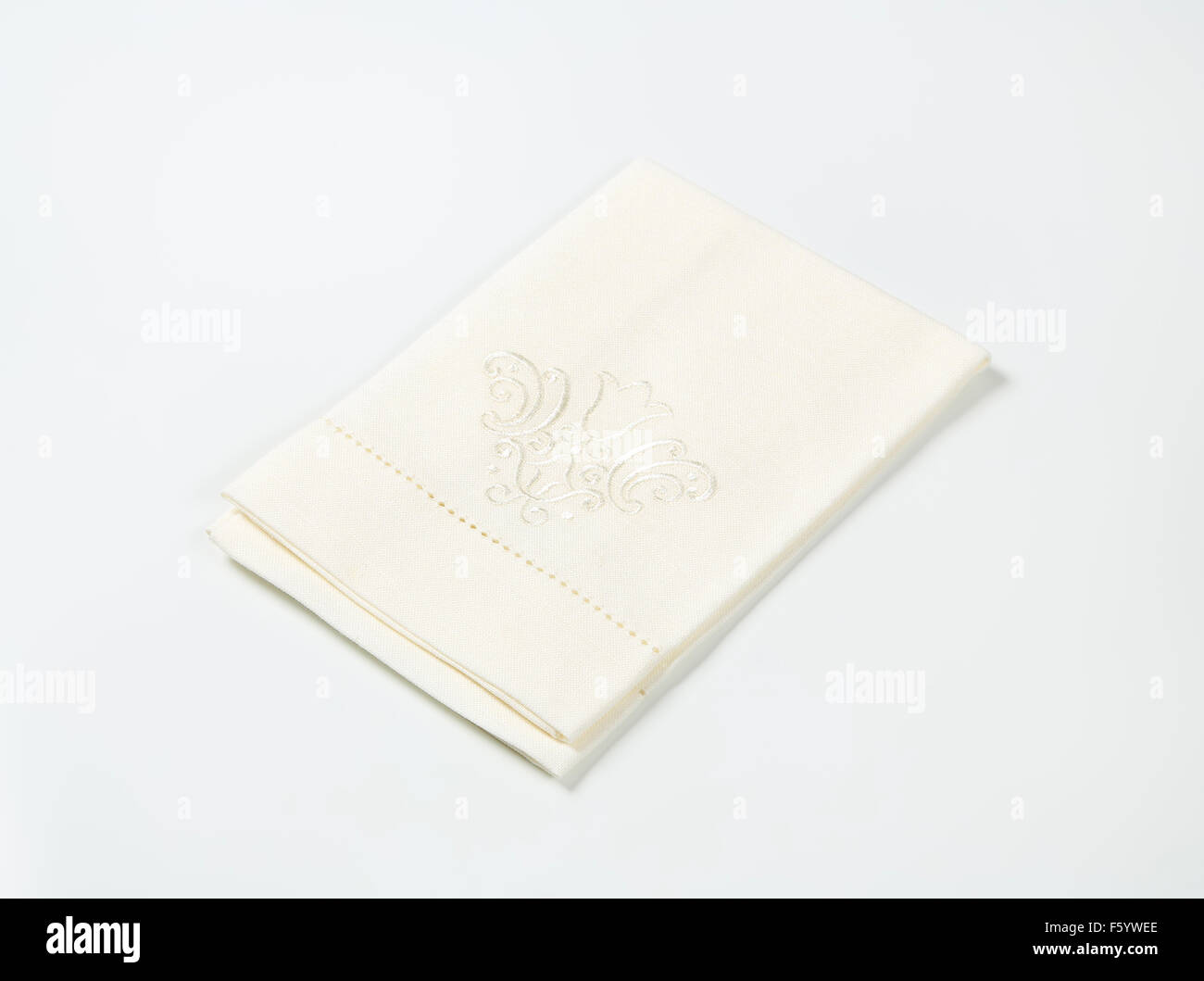 Bianco tovaglia decorativo su sfondo bianco Foto Stock