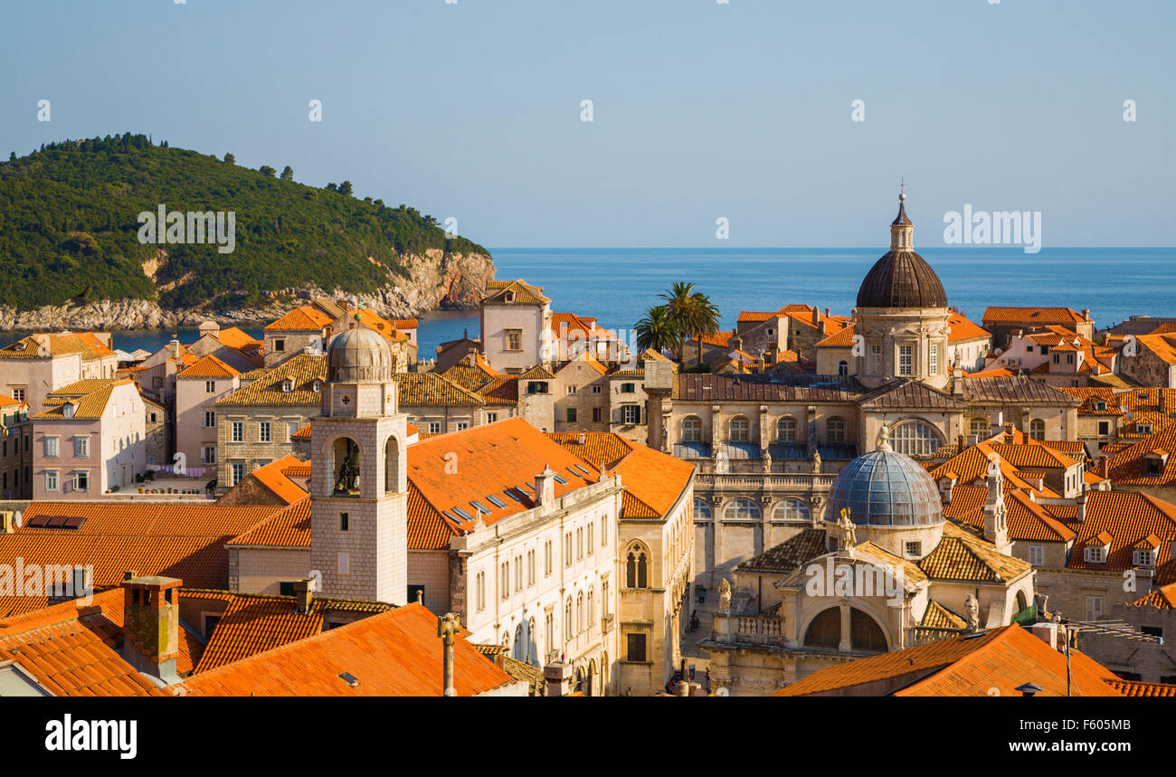Edificio distanti all'interno della città vecchia di Dubrovnik Foto Stock