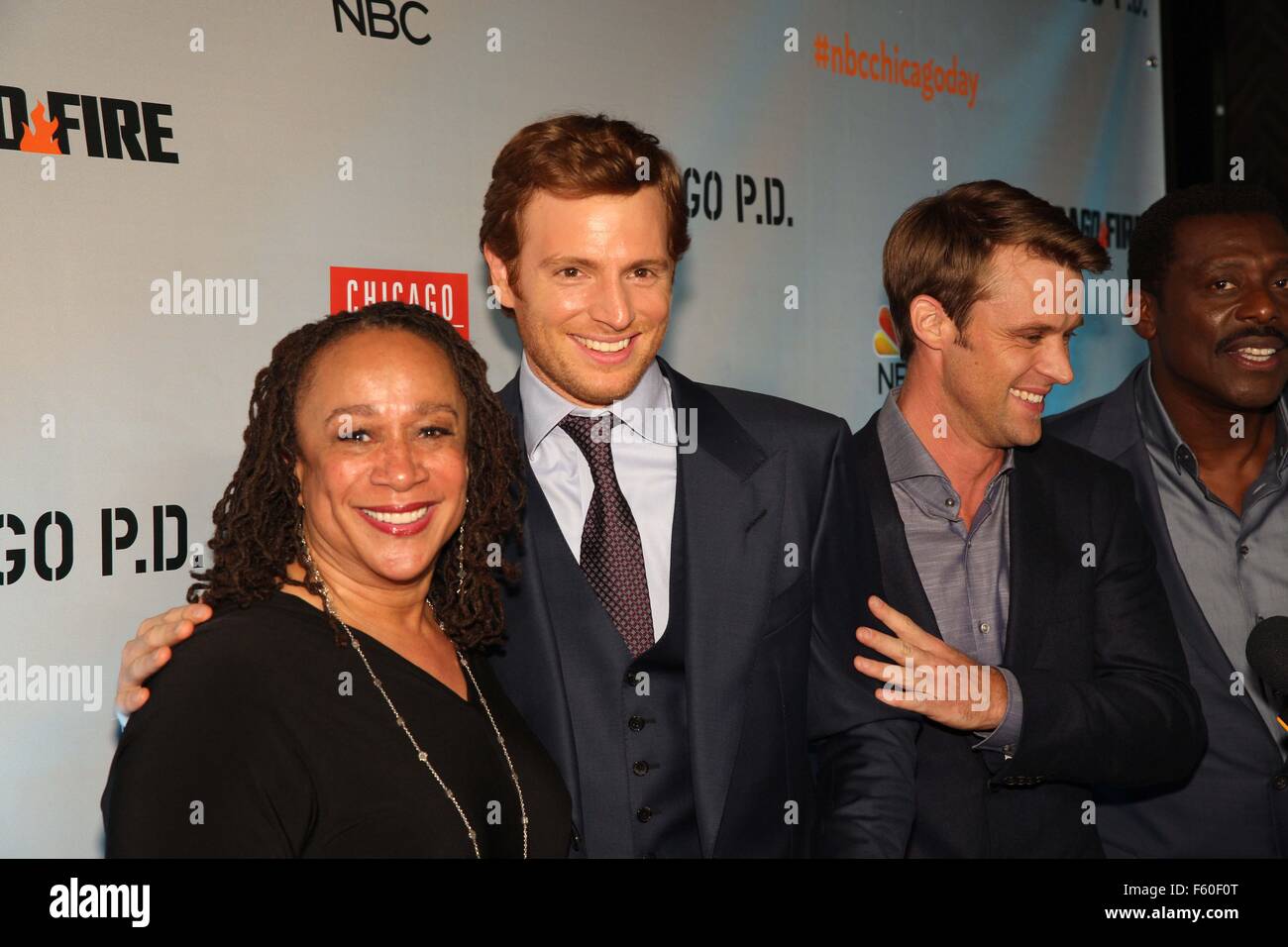 Chicago, IL, Stati Uniti d'America. Decimo Nov, 2015. S. Epatha Merkerson, Nick Gehlfuss, Jesse Spencer, Eamonn Walker Credito: Maria Carol Fitzgerald Fotografia/Globe foto/ZUMA filo/Alamy Live News Foto Stock