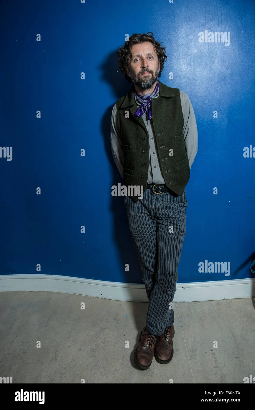 Dan Pearson giardino , giardino scrittore designer formatosi presso il giardino RHS Wisley e i Royal Botanic Gardens, Kew. Dan ha iniziato la sua carriera professionale come un giardino e paesaggista nel 1987, ed è stato uno dei primi operatori contemporanea di carattere naturalistico perenne di piantare nel Regno Unito. Dan è stato un giornale settimanale il giardinaggio editorialista per oltre 14 anni ed è stato coautore del giardino essenziale prenotare con Sir Terence Conran e autore del giardino: un anno a casa fattoria, spirito: ispirazione giardino e terreno di casa: Santuario della città. Egli ha progettato cinque premiati Chelsea Flower Foto Stock