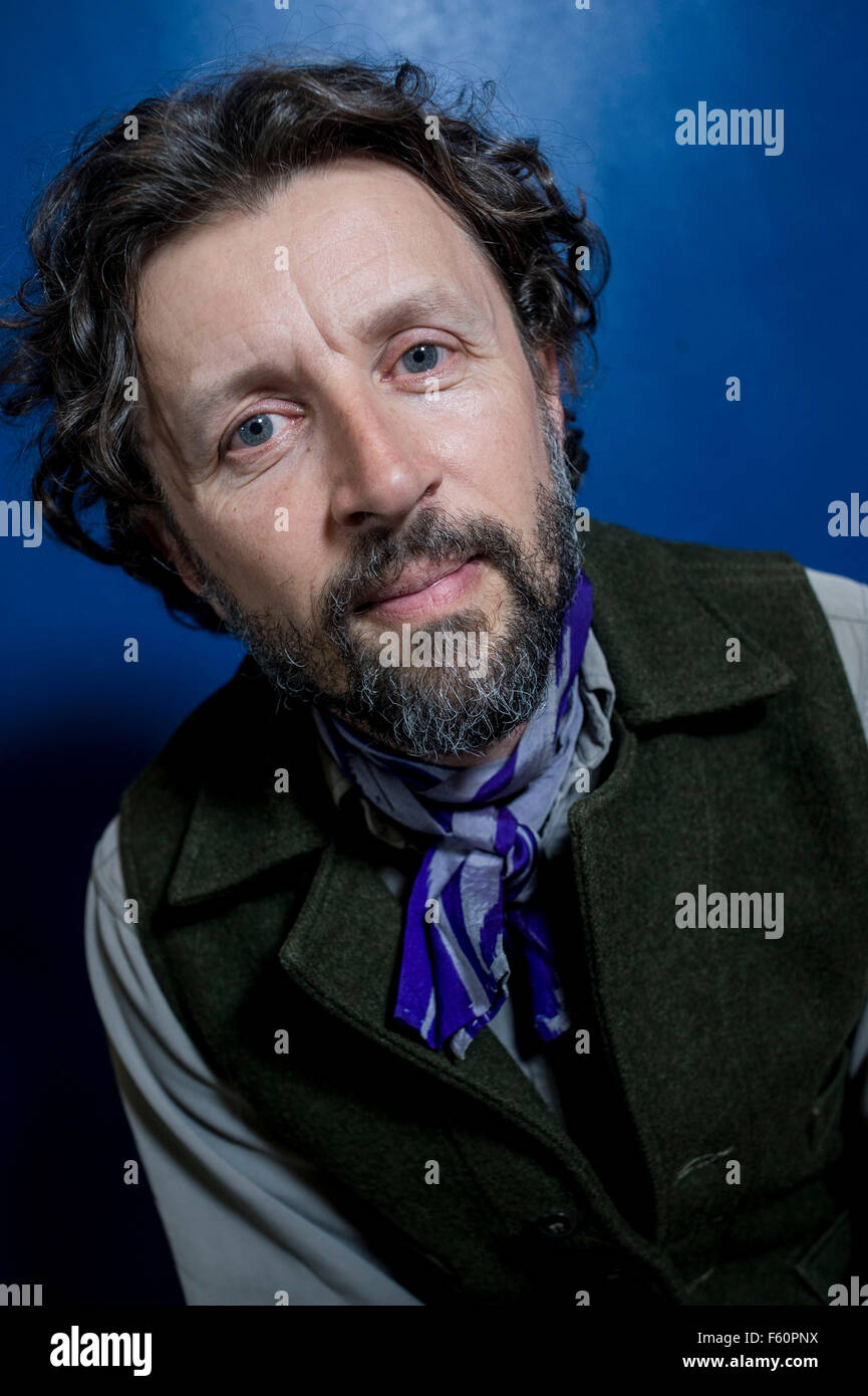 Dan Pearson giardino , giardino scrittore designer formatosi presso il giardino RHS Wisley e i Royal Botanic Gardens, Kew. Dan ha iniziato la sua carriera professionale come un giardino e paesaggista nel 1987, ed è stato uno dei primi operatori contemporanea di carattere naturalistico perenne di piantare nel Regno Unito. Dan è stato un giornale settimanale il giardinaggio editorialista per oltre 14 anni ed è stato coautore del giardino essenziale prenotare con Sir Terence Conran e autore del giardino: un anno a casa fattoria, spirito: ispirazione giardino e terreno di casa: Santuario della città. Egli ha progettato cinque premiati Chelsea Flower Foto Stock