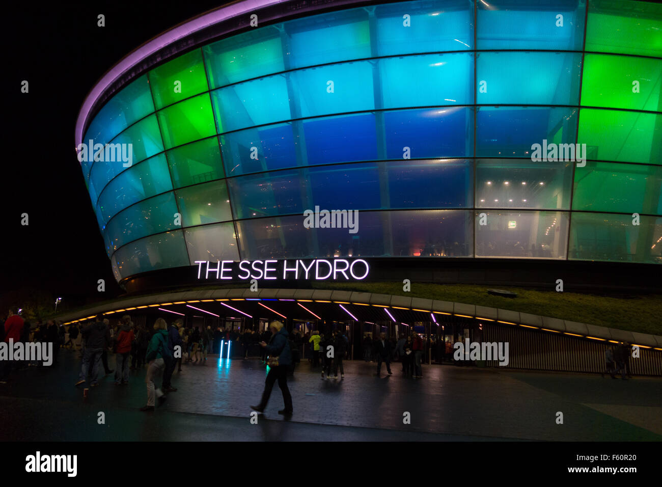 Gli appassionati di musica di entrare il SSE idro musica e intrattenimento arena - Glasgow, Scotland, Regno Unito Foto Stock