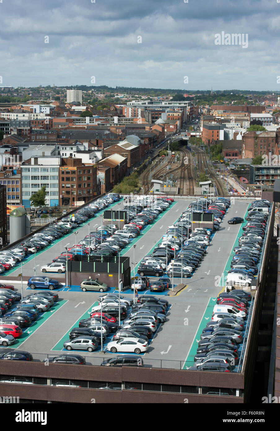 Parcheggio multipiano a Birmingham Snow Hill stazione ferroviaria REGNO UNITO Foto Stock