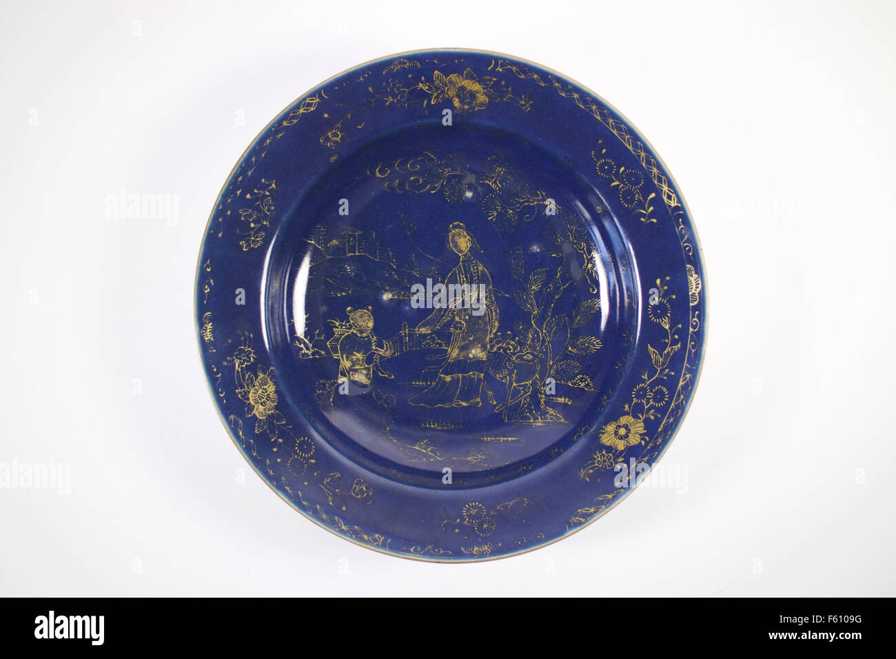Cinese antichi 18thc. polvere blu la piastra di porcellana Foto Stock
