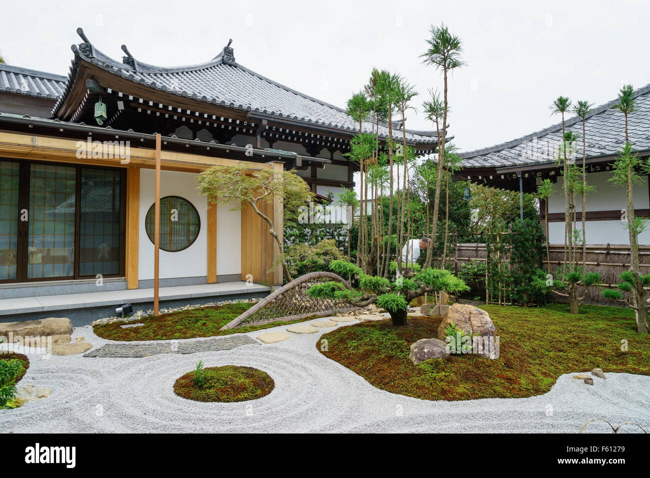 Un tradizionale giardino zen a Hase-dera santuario a Kamakura, Giappone. Foto Stock