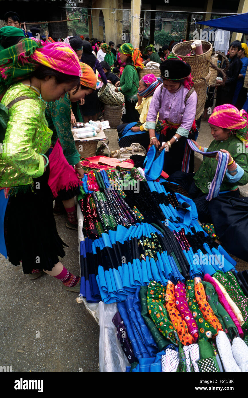 Vietnam, provincia di ha Giang, mercato di Dong Van, minoranza etnica H'mong Foto Stock