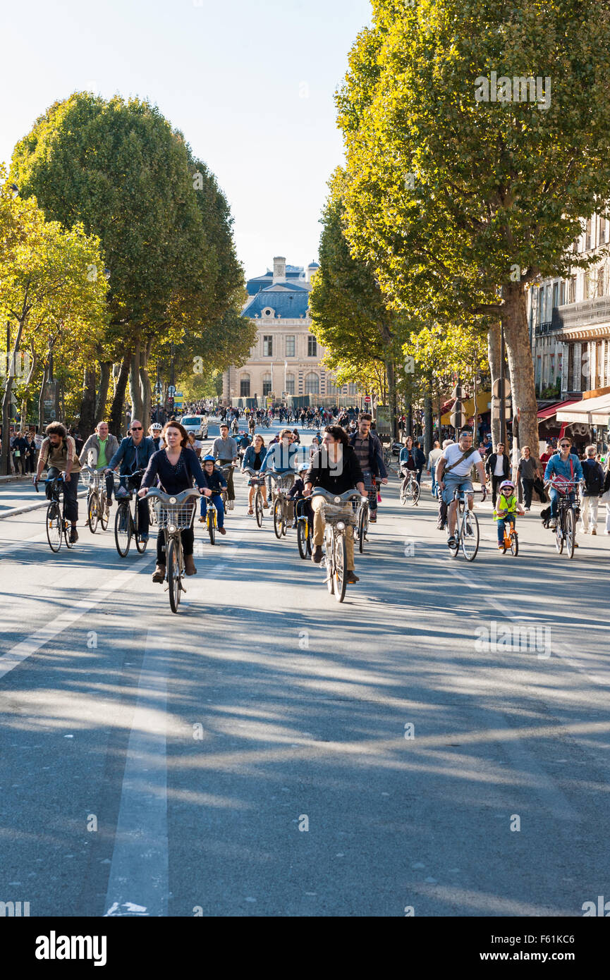 Francia, Parigi, senza auto domenica - ciclisti Foto Stock