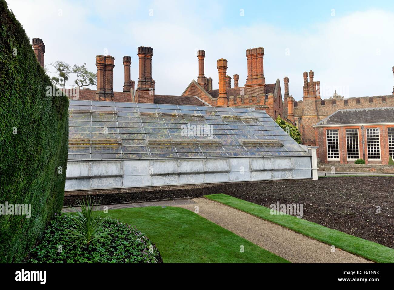 Grande vitigno serra a Hampton Court Palace di Londra Foto Stock