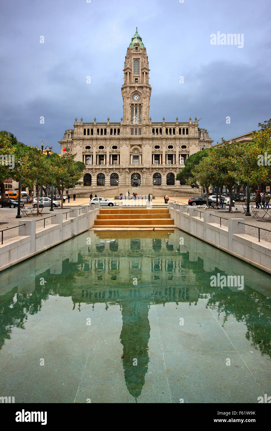 La Camara Municipal do Porto a Praça ('Square') fare General Humberto Delgado. Porto, Portogallo. Foto Stock
