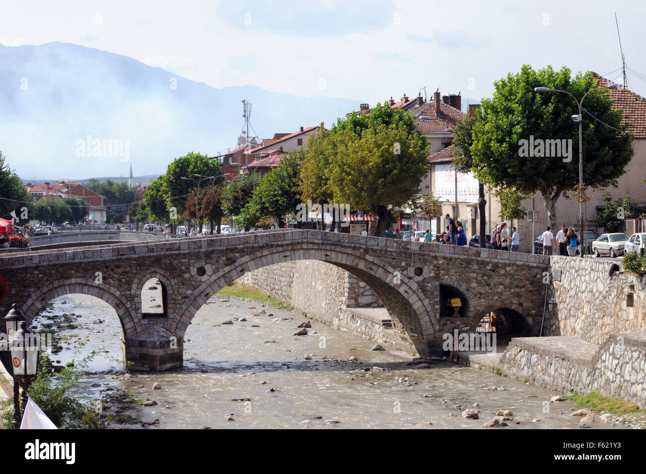 Il ponte di pietra sul fiume Prizren Bistrica. Prizren, in Kosovo. Foto Stock