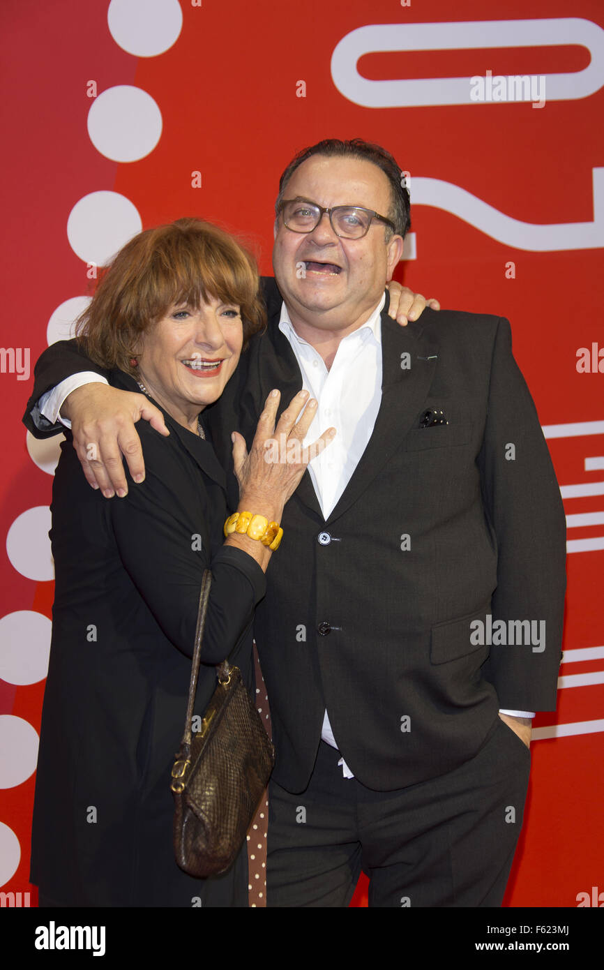 Celebrità presenti all'apertura di Hamburger Filmfest 2015 al Cinema Cinemaxx Catherine Deneuve si è aggiudicato il Douglas- Sirk -Preis dotate: Hannelore Hoger, Albert Wiederspiel dove: Amburgo, Germania Quando: 02 Ott 2015 Foto Stock