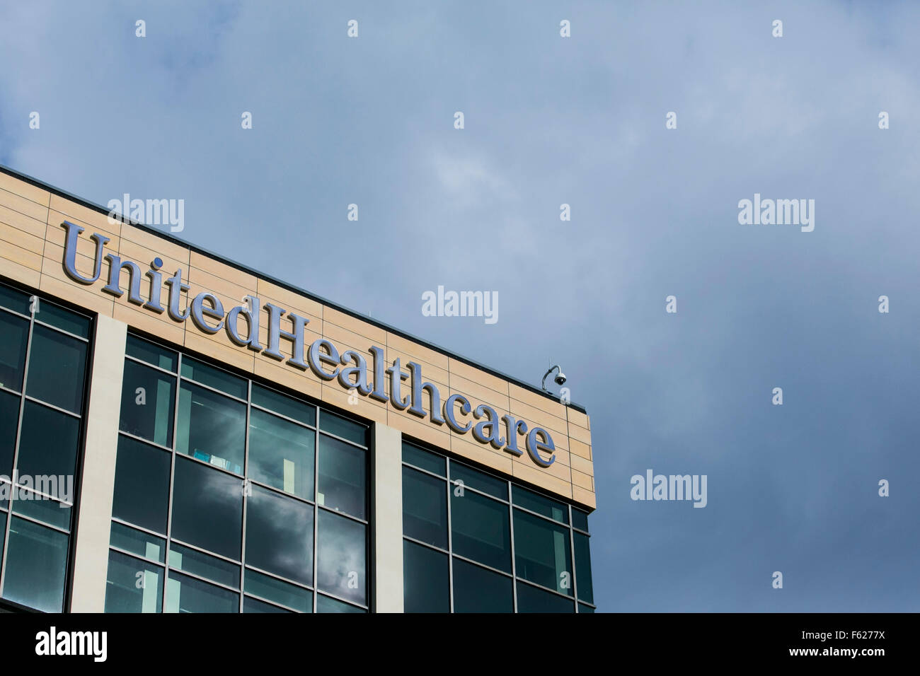 Un logo segno al di fuori della sede della UnitedHealthcare in Minnetonka, Minnesota il 25 ottobre 2015. Foto Stock