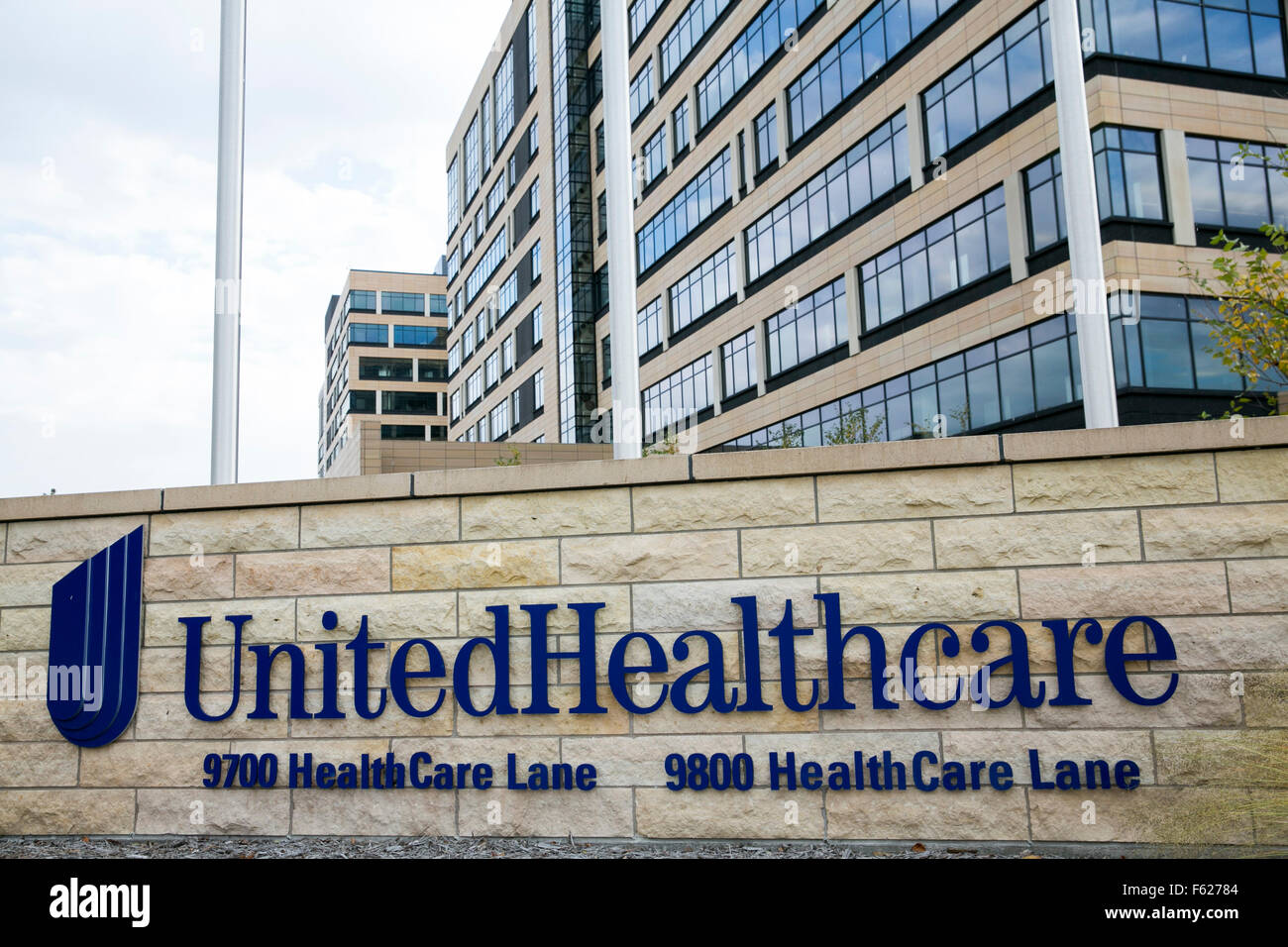 Un logo segno al di fuori della sede della UnitedHealthcare in Minnetonka, Minnesota il 25 ottobre 2015. Foto Stock