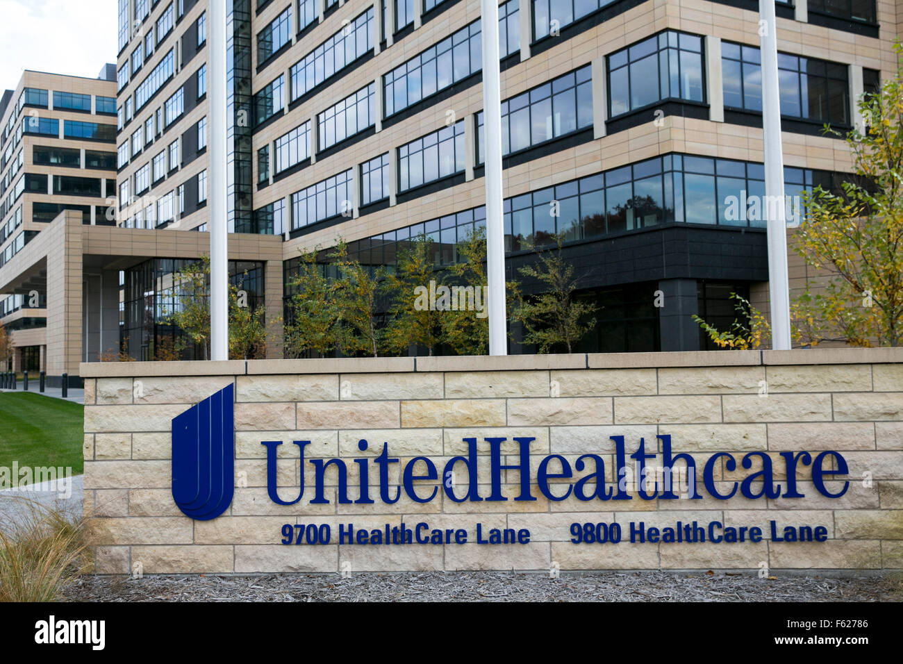 Un logo segno al di fuori della sede della UnitedHealthcare in Minnetonka, Minnesota il 25 ottobre 2015. Foto Stock
