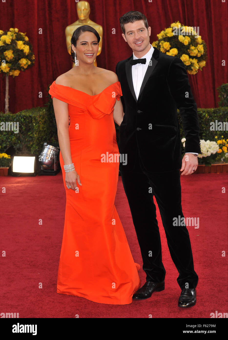 LOS ANGELES, CA - Marzo 7, 2010: Paula Patton & Robin Thicke all'ottantaduesima annuale di Academy Awards il Kodak Theatre, Hollywood. Foto Stock