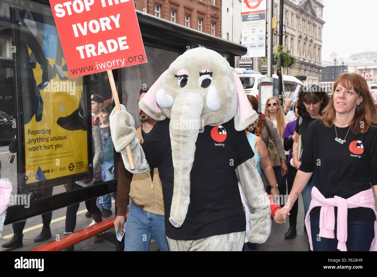 Global March per elefanti e rinoceronti a Whitehall, Londra dotata: atmosfera dove: Londra, Regno Unito quando: 03 Ott 2015 Foto Stock