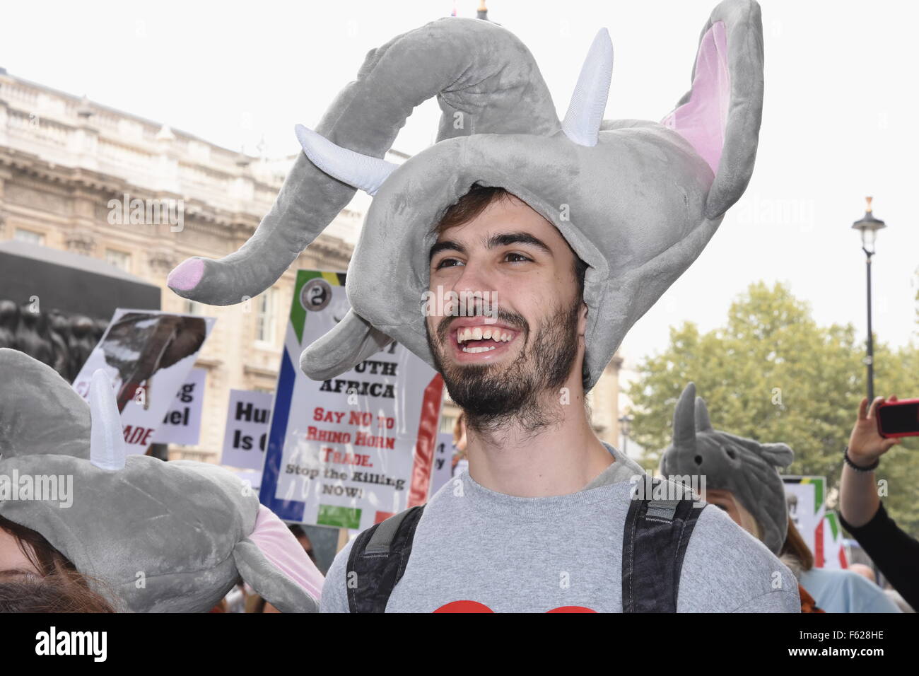 Global March per elefanti e rinoceronti a Whitehall, Londra dotata: atmosfera dove: Londra, Regno Unito quando: 03 Ott 2015 Foto Stock