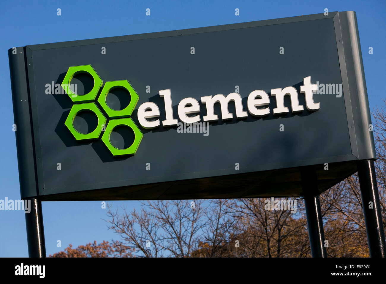 Un segno del logo al di fuori di una struttura occupata dall'elemento Financial in Eden Prairie, Minnesota il 24 ottobre 2015. Foto Stock